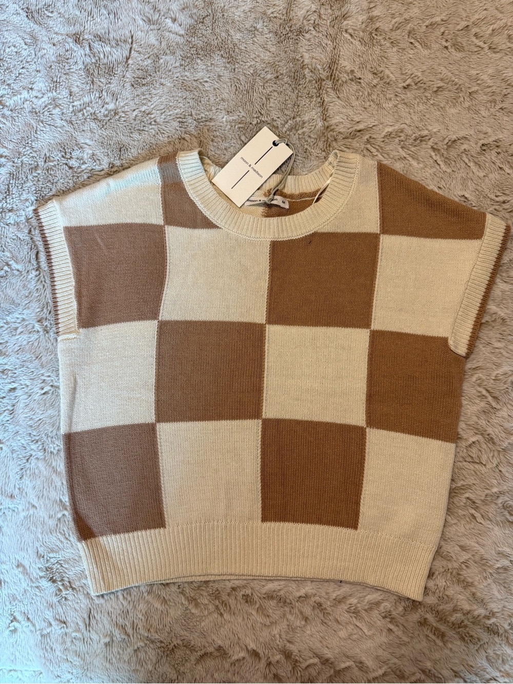 moon & madison Checkerboard Knit Sleeveless Sweater in Cream & Brown